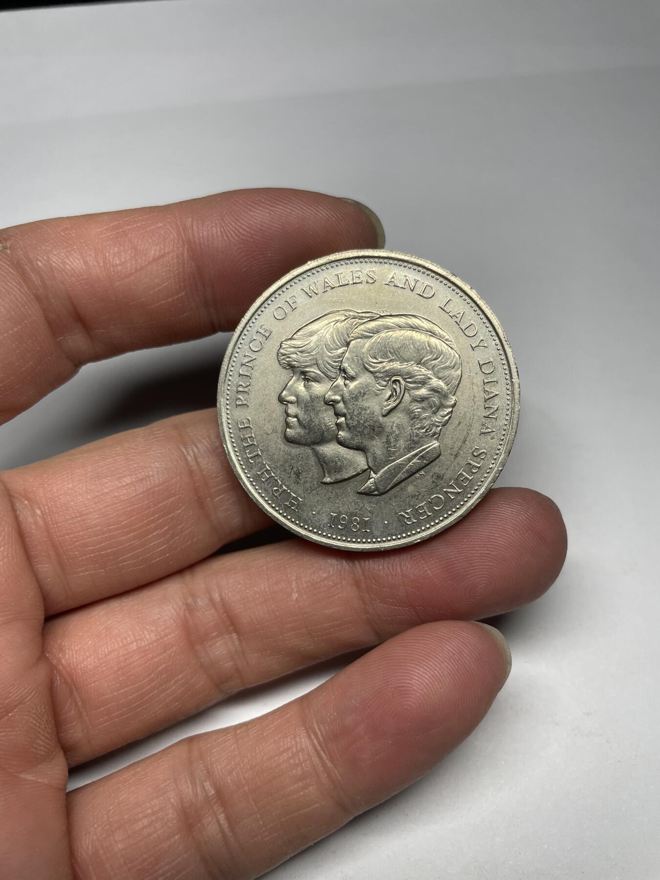 每日一拍，2024年集古藏今外币拍卖第十九期-第9场—（总第189拍），可以寄存60天，满160元包邮。 1981年英国克朗纪念币