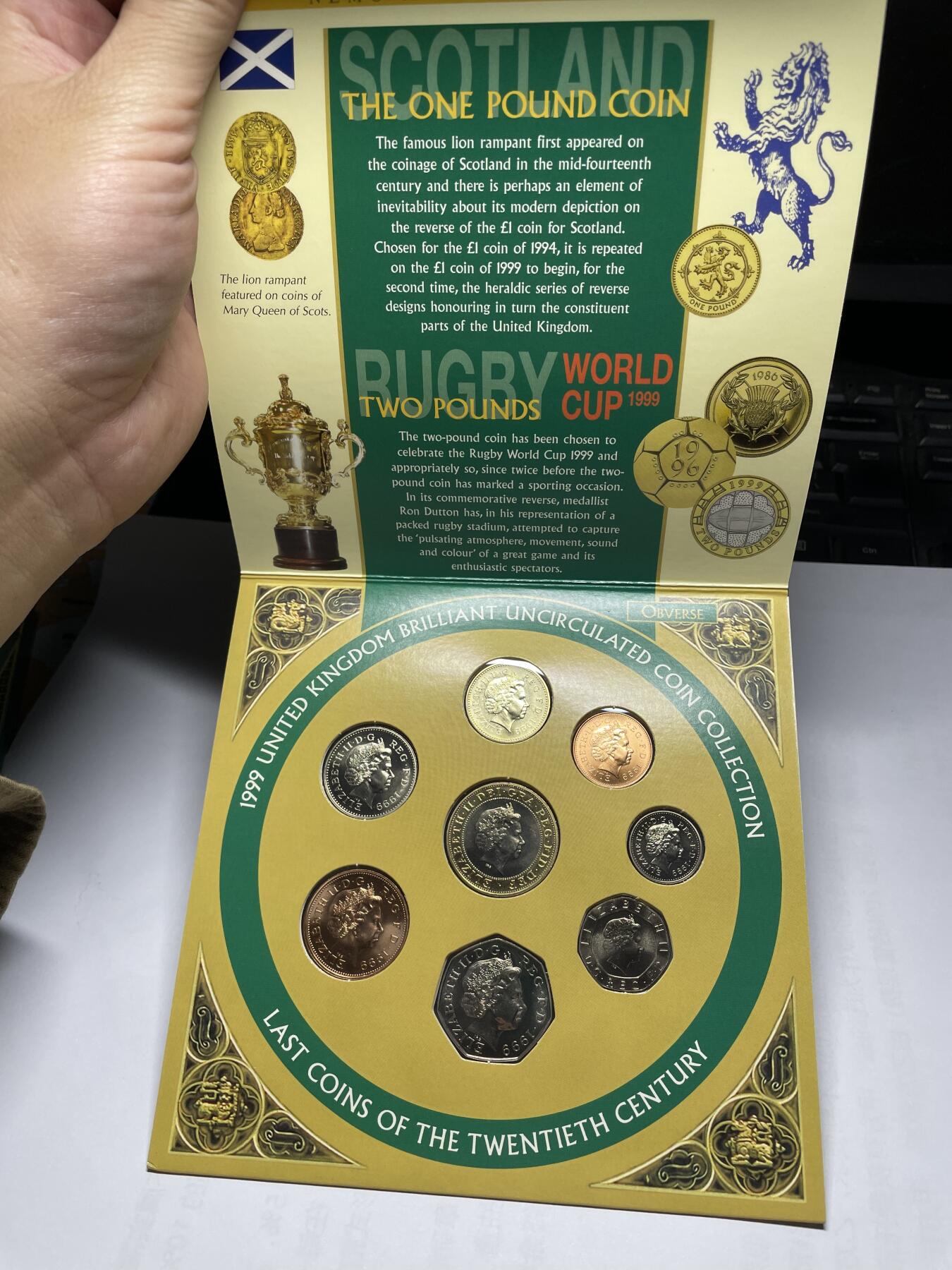 每日一拍，2024年集古藏今外币拍卖第十九期-第9场—（总第189拍），可以寄存60天，满160元包邮。 1999年英国套币一本