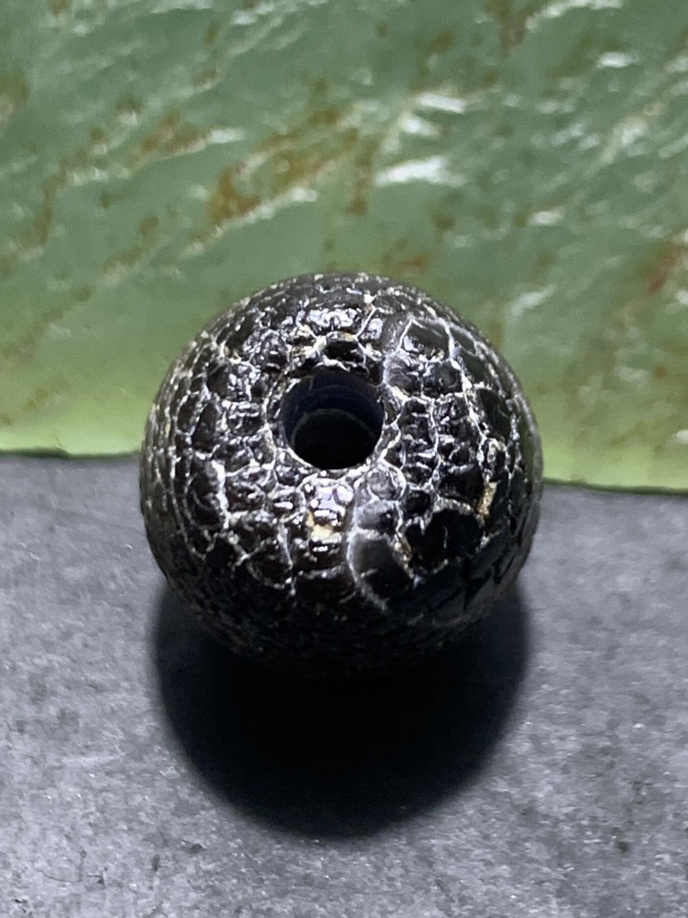 精美药师玛瑙龙鳞风化纹桶珠一个 精美药师玛瑙龙鳞风化纹桶珠一个