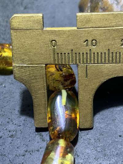 乌克兰花珀随形手串一条 乌克兰花珀随形手串一条