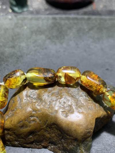 乌克兰花珀随形手串一条 乌克兰花珀随形手串一条