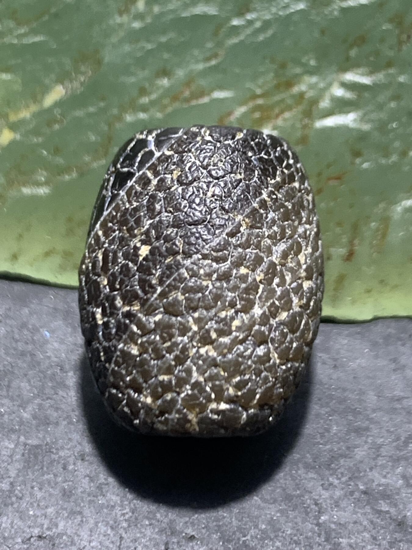 精美药师玛瑙龙鳞风化纹桶珠一个 精美药师玛瑙龙鳞风化纹桶珠一个