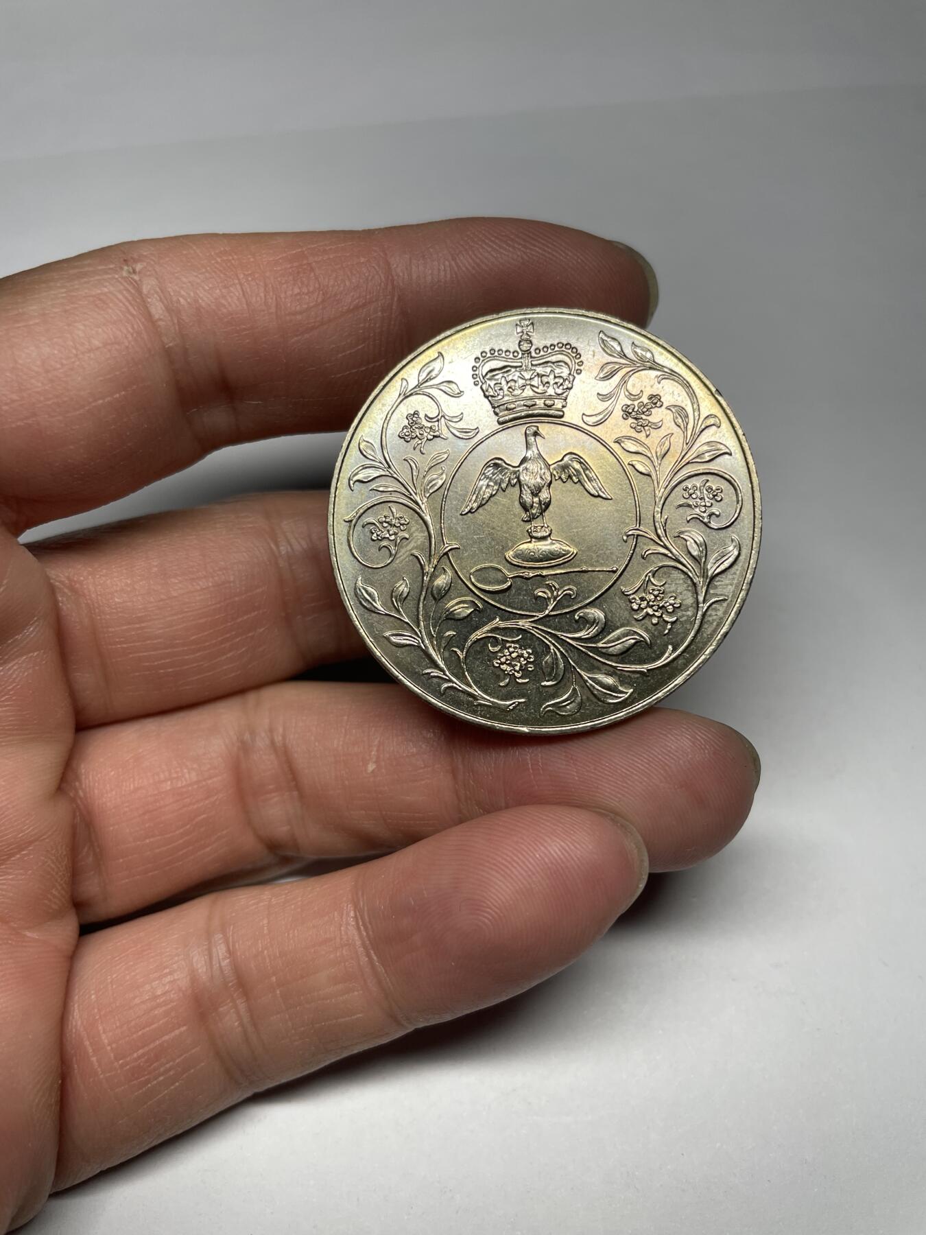 每日一拍，2024年集古藏今外币拍卖第十九期-第9场—（总第189拍），可以寄存60天，满160元包邮。 1977年英国克朗纪念币
