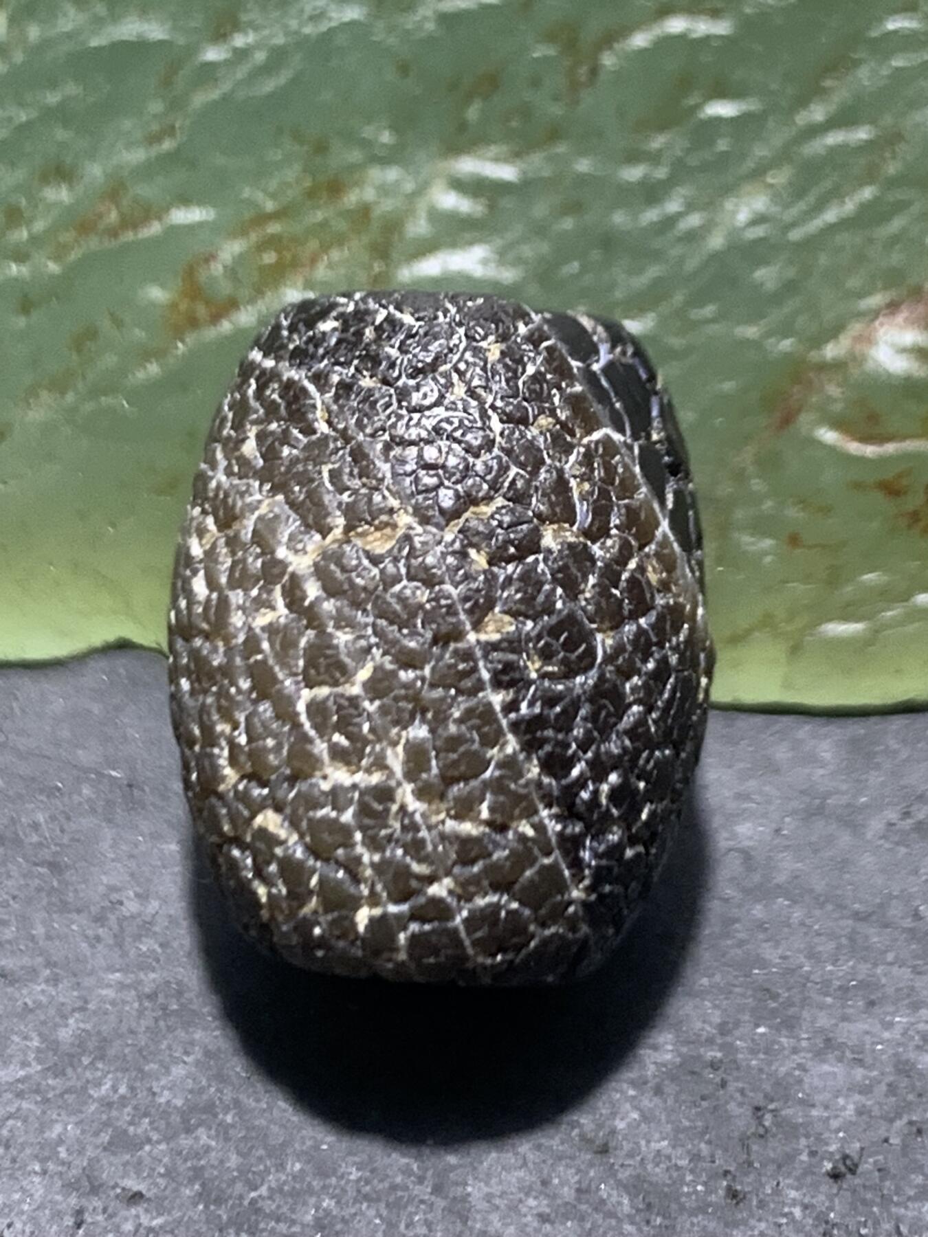 精美药师玛瑙龙鳞风化纹桶珠一个 精美药师玛瑙龙鳞风化纹桶珠一个