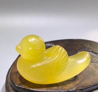 创汇时期出品黄玛瑙小黄鸭吊坠挂件，全品如图。尺寸:4.4cm*2.8cm*1.7cm - 创汇时期出品黄玛瑙小黄鸭吊坠挂件，全品如图。尺寸:4.4cm*2.8cm*1.7cm