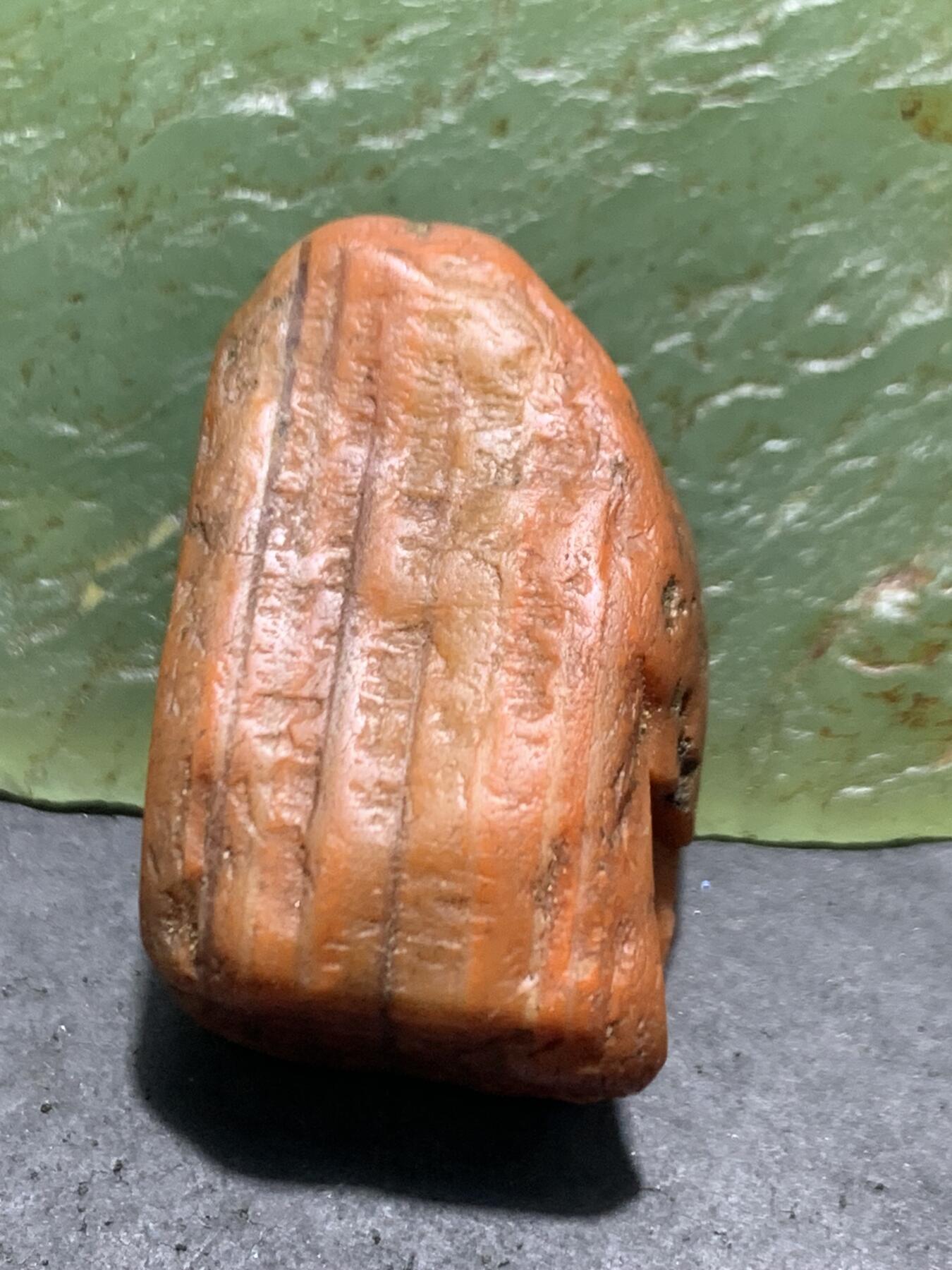 精美红皮柿子红开窗料千层纹南红玛瑙原石一颗