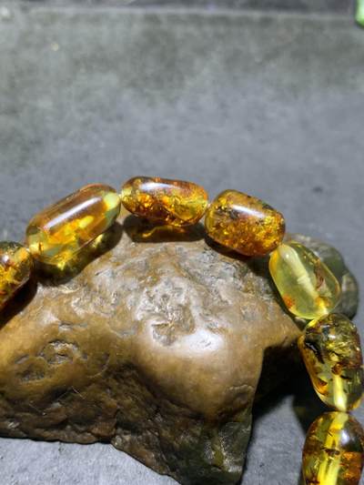 乌克兰花珀随形手串一条 乌克兰花珀随形手串一条