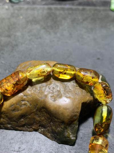 乌克兰花珀随形手串一条 乌克兰花珀随形手串一条