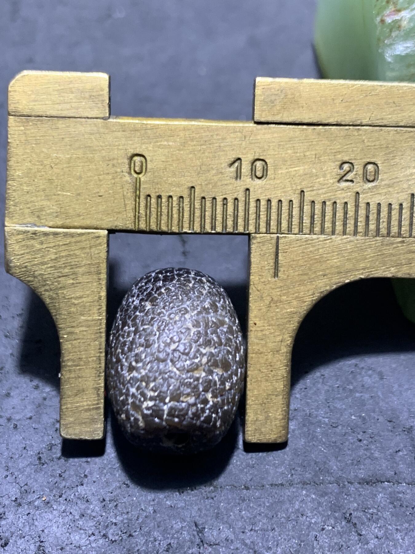 精美药师玛瑙龙鳞风化纹桶珠一个 精美药师玛瑙龙鳞风化纹桶珠一个