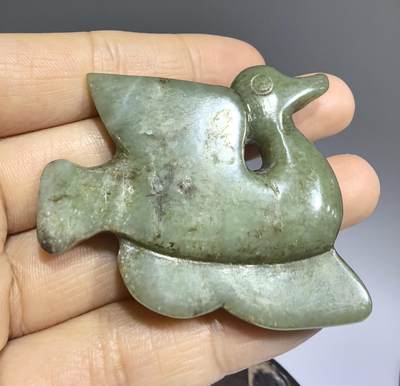旧藏和田玉动物雕件，包浆油润。尺寸:高4.1cm*5.1cm*1.0cm克重:25.7g - 旧藏和田玉动物雕件，包浆油润。尺寸:高4.1cm*5.1cm*1.0cm克重:25.7g