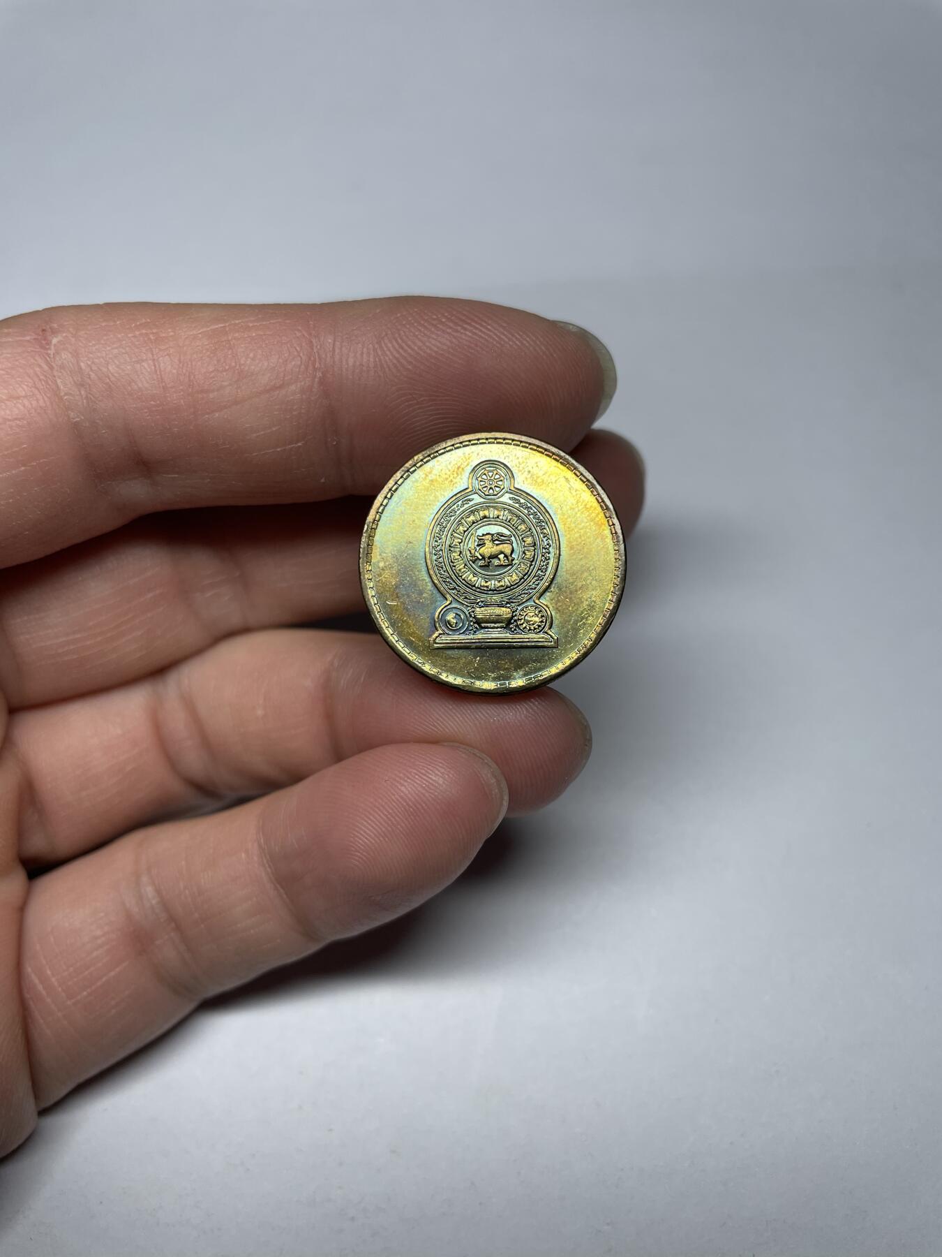 每日一拍，2024年集古藏今外币拍卖第十九期-第9场—（总第189拍），可以寄存60天，满160元包邮。 2005年斯里兰卡5卢比