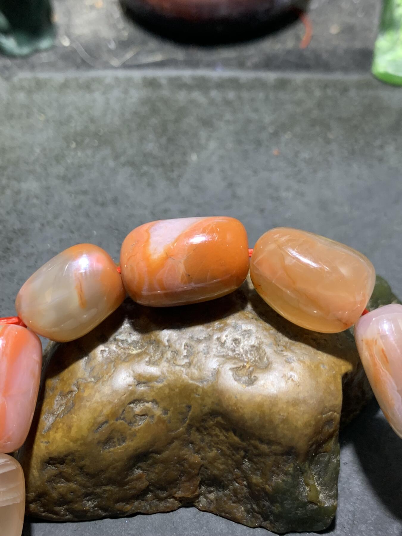 川料南红玛瑙荔枝冻飘红随形手串一条，
