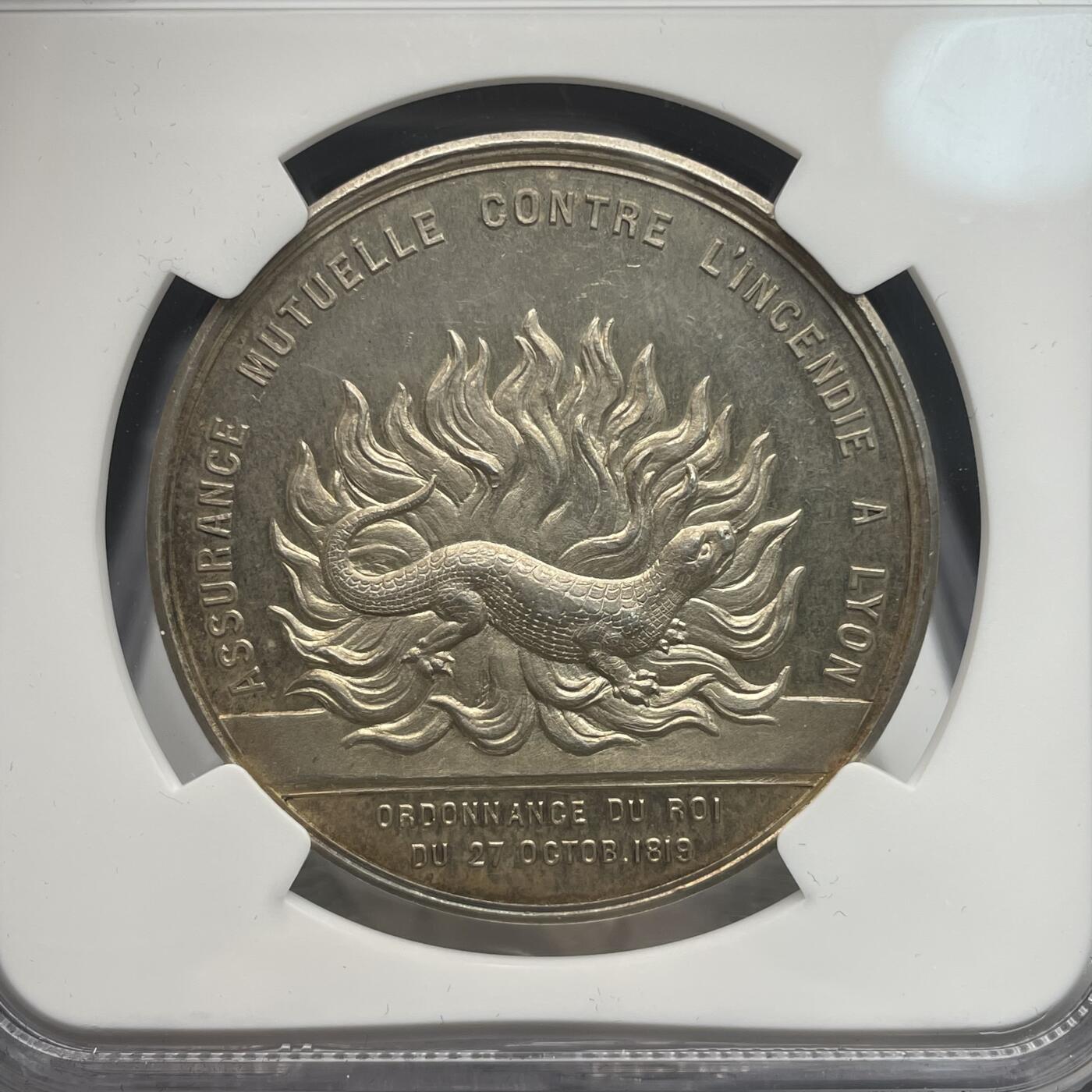 「木头集藏」章牌精品专场！ 1885年法国火灾保险银章 MS 64，直径：36 mm，彩色氧化，品相一流！