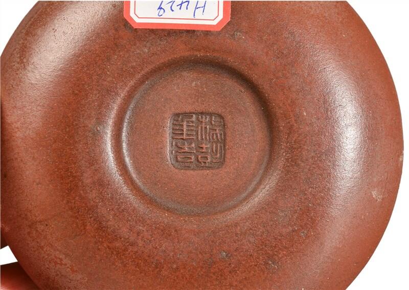 承乾2024年秋季文物艺术品拍卖会 玉柄如意钮扁壶 1 H8.5cm  紫砂