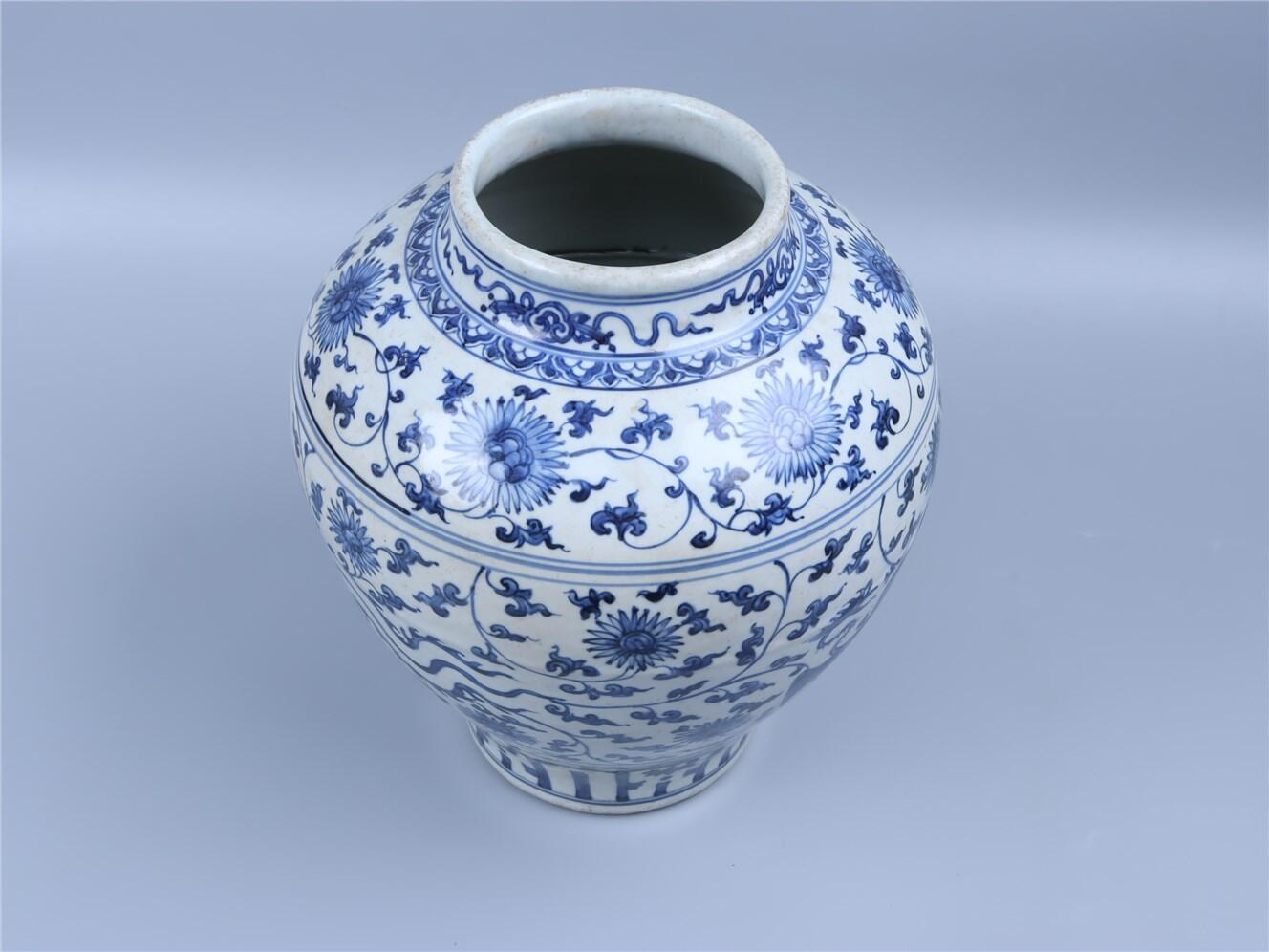 承乾2024年秋季文物艺术品拍卖会 明 青花凤穿花纹罐 1 24*31cm  瓷