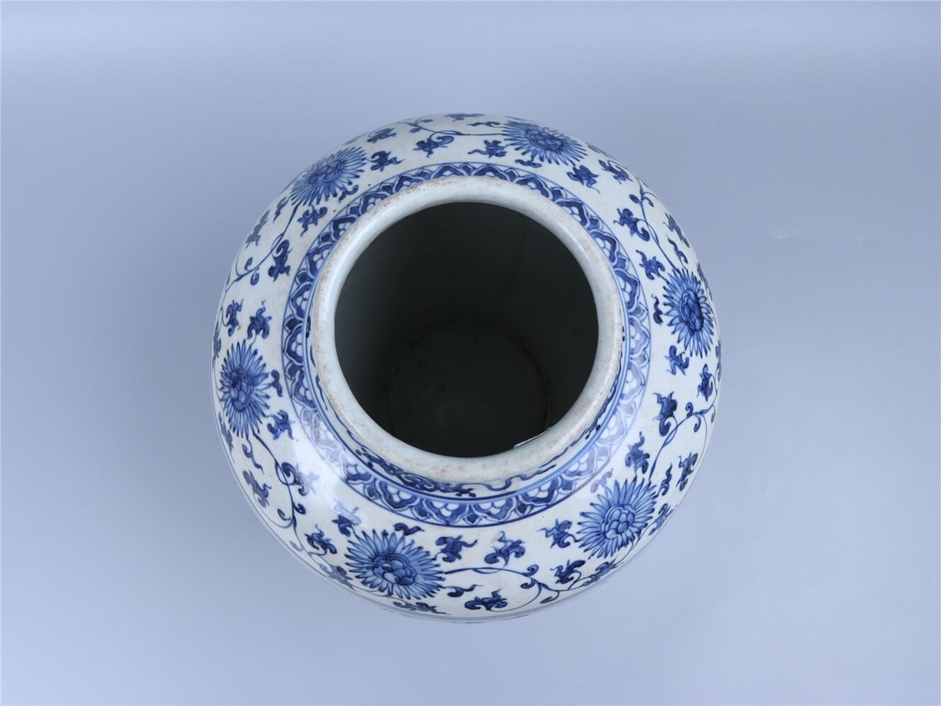 承乾2024年秋季文物艺术品拍卖会 明 青花凤穿花纹罐 1 24*31cm  瓷