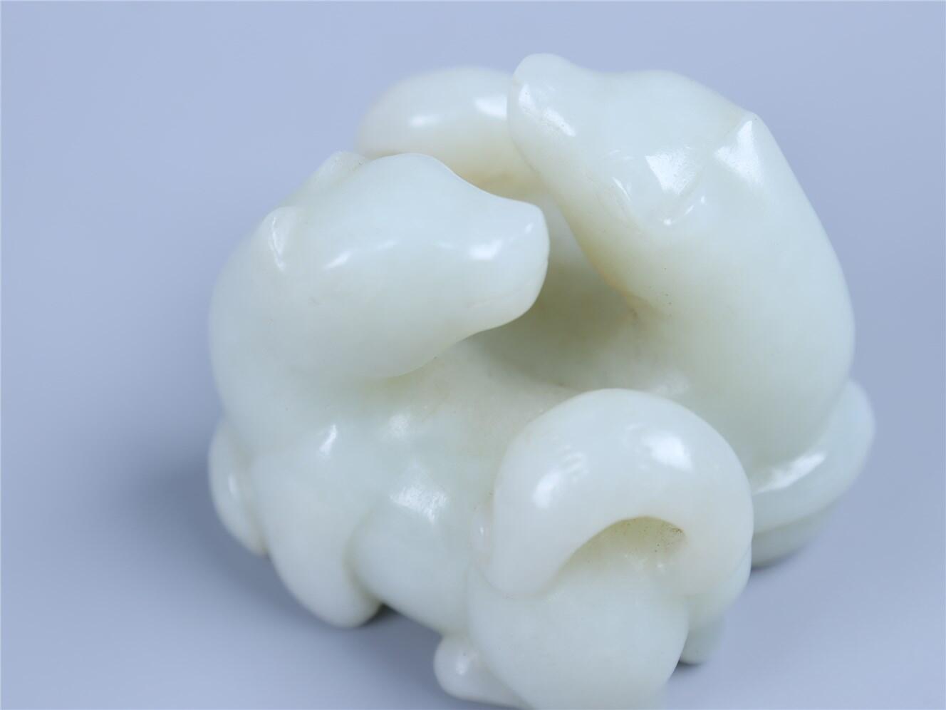 承乾2024年秋季文物艺术品拍卖会 清 白玉双犬摆件 1 4.2*4.3*4.8cm 136.97g 玉