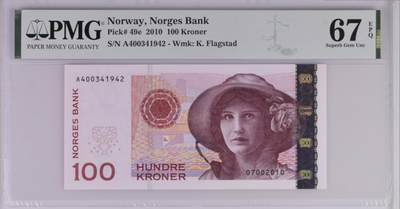 《张总收藏》181期-外币精品百拍特别场 挪威2010年A冠100克朗PMG67E亚军分，之前年份都是纯数字，10年是字母开头的首年，Pick#49e，女高音歌唱家基尔斯腾