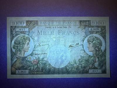 《张总收藏》181期-外币精品百拍特别场 法国1000法郎 UNC 1944年大票幅 局部轻微荧光