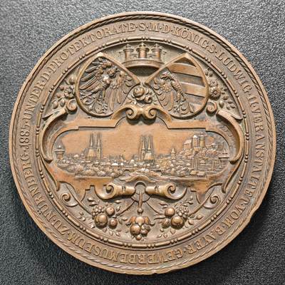 【德藏】世界币章拍卖第112期 拍品征集中~欢迎藏友联系 - 1885年 德国纽伦堡国际博览会城市景观高浮雕大铜章 直径约：65mm；重约：165.5g