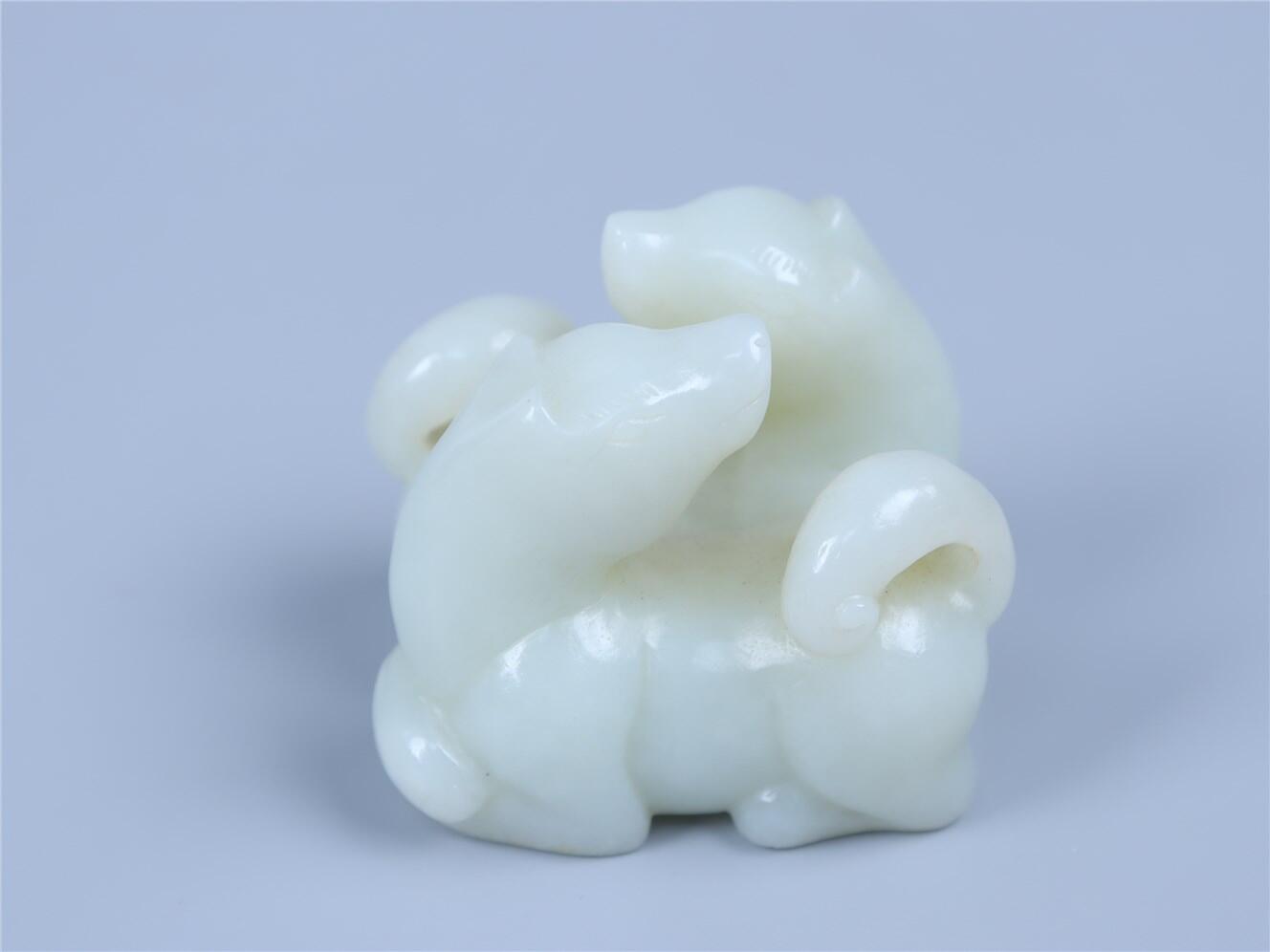 承乾2024年秋季文物艺术品拍卖会 清 白玉双犬摆件 1 4.2*4.3*4.8cm 136.97g 玉
