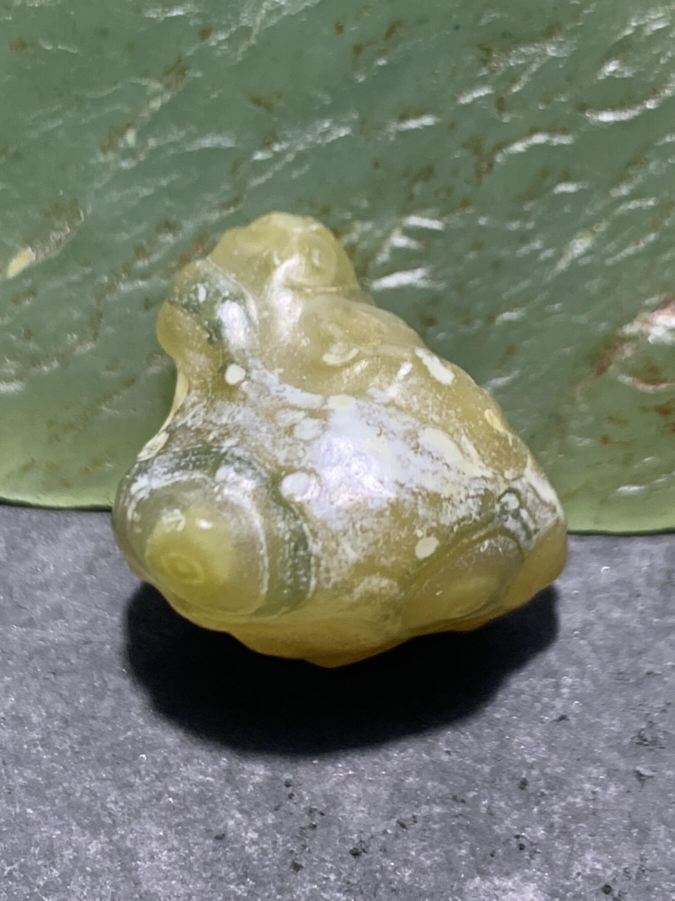 精美阿拉善戈壁筋脉石小原石一颗，