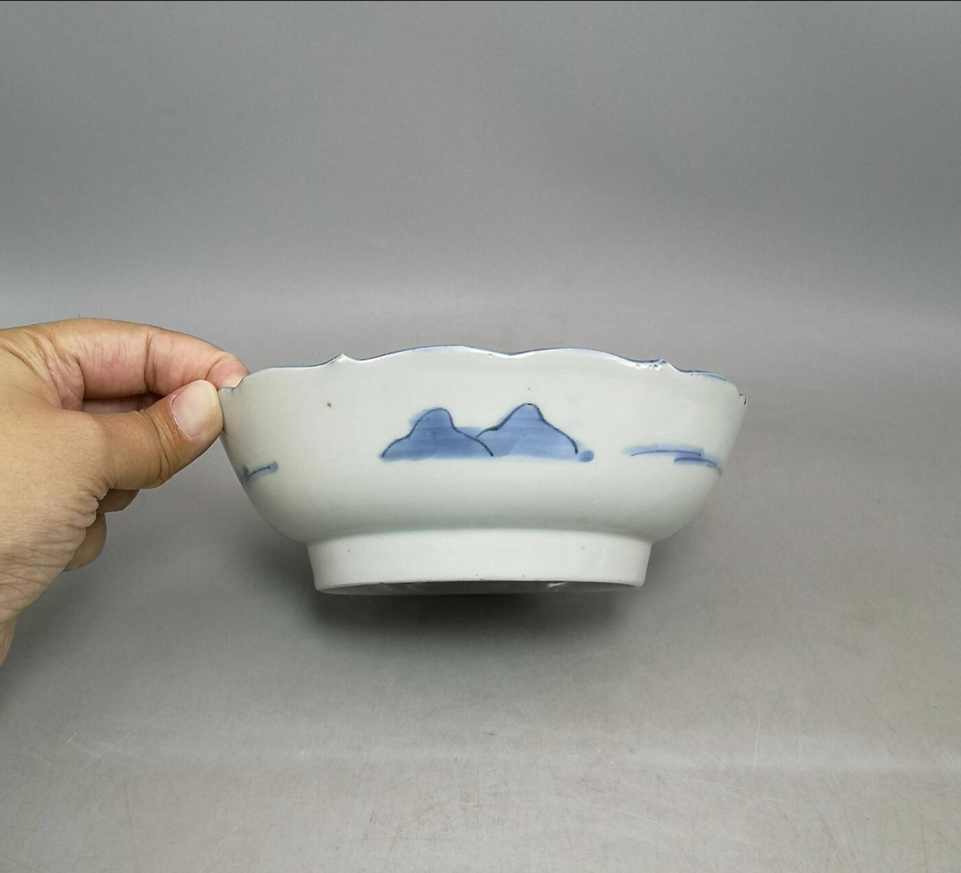 明清瓷器 晚清时期日本青花山水纹菱花口盘