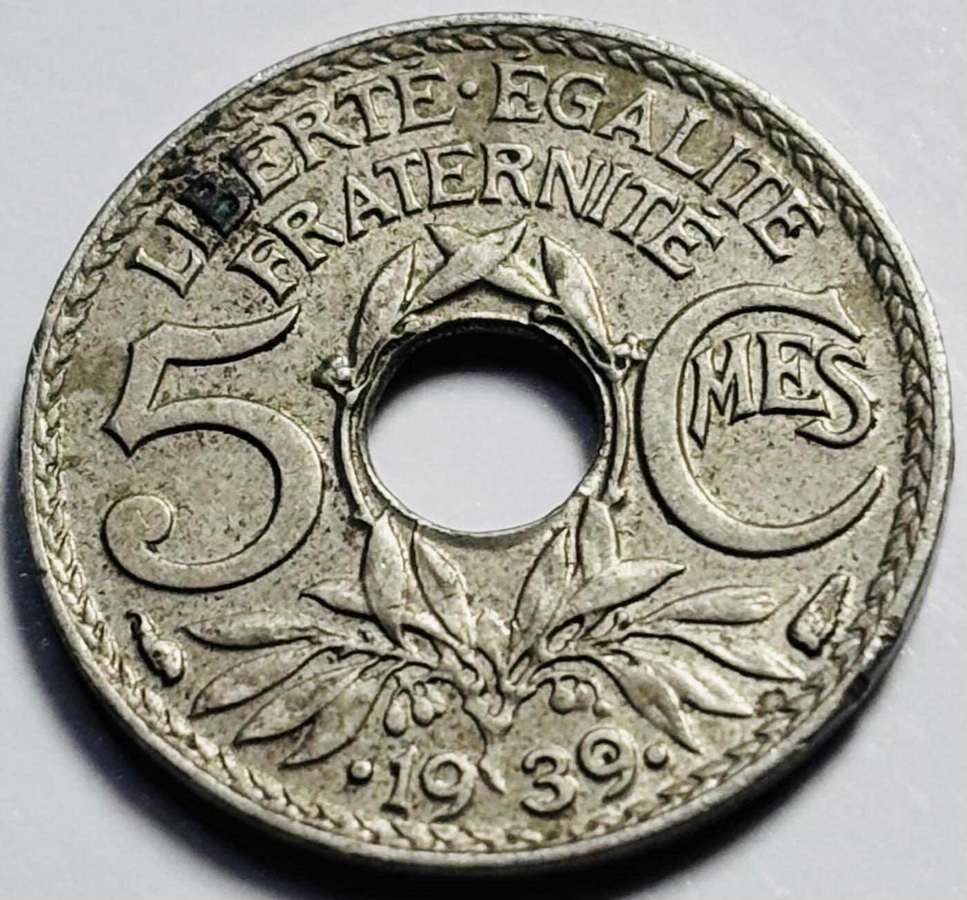 文馨钱币收藏第 203 场，英系套册纪念币，古铜币 好品 1939 年法国二战时期 5 分