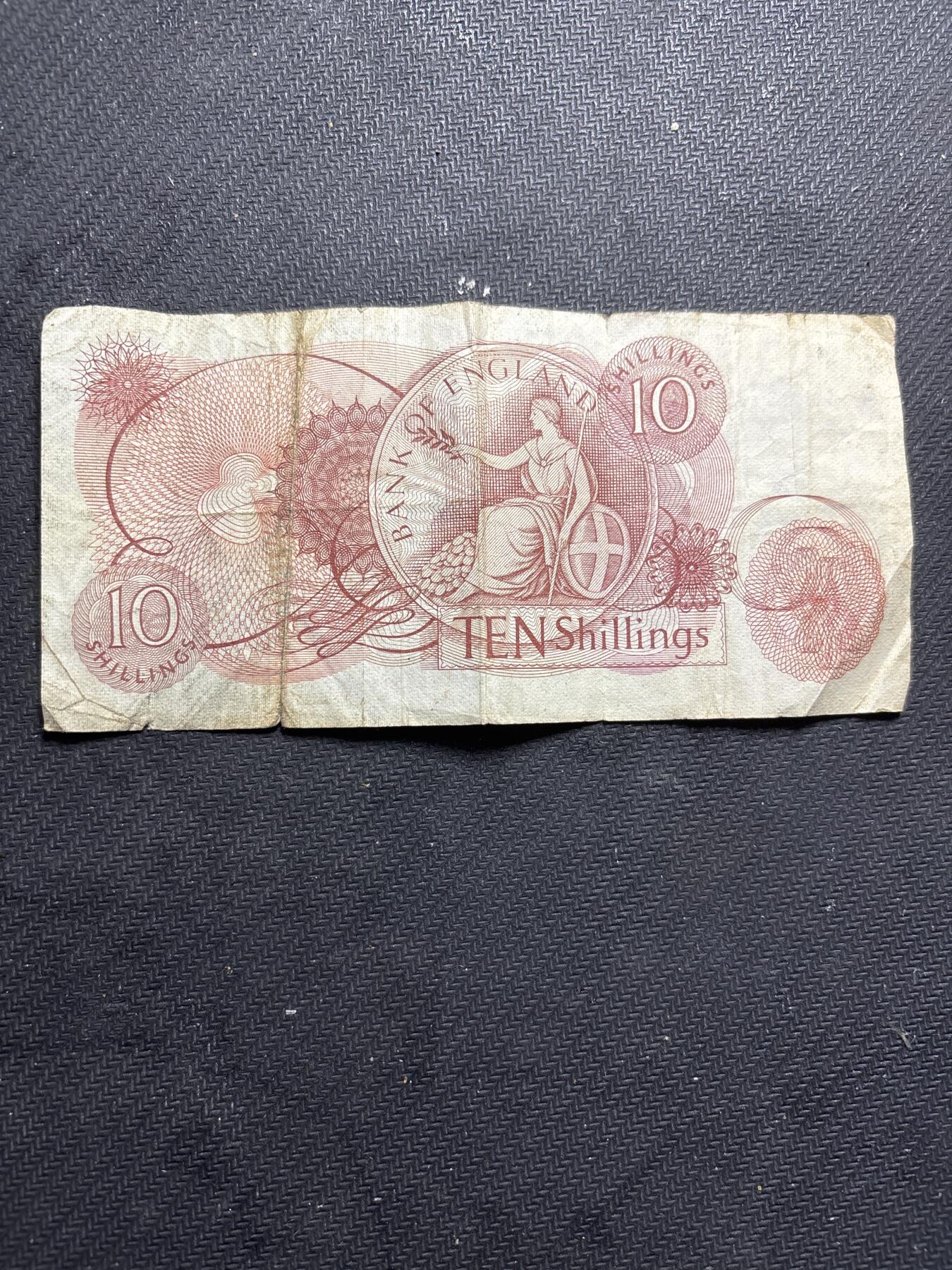 文馨钱币收藏第 203 场，英系套册纪念币，古铜币 英国 10 先令纸币，流通品，不带 47，尾 305