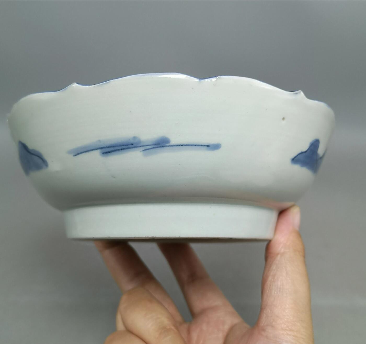 明清瓷器 晚清时期日本青花山水纹菱花口盘