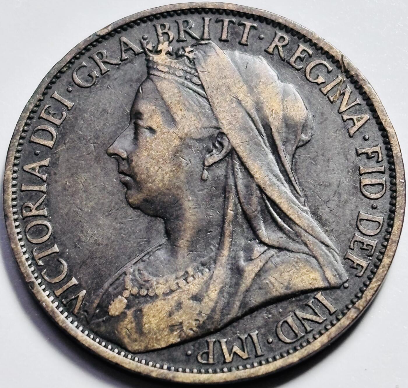 文馨钱币收藏第 203 场，英系套册纪念币，古铜币 极美品 1900 年英国维多利亚披纱版 1 便士古铜币