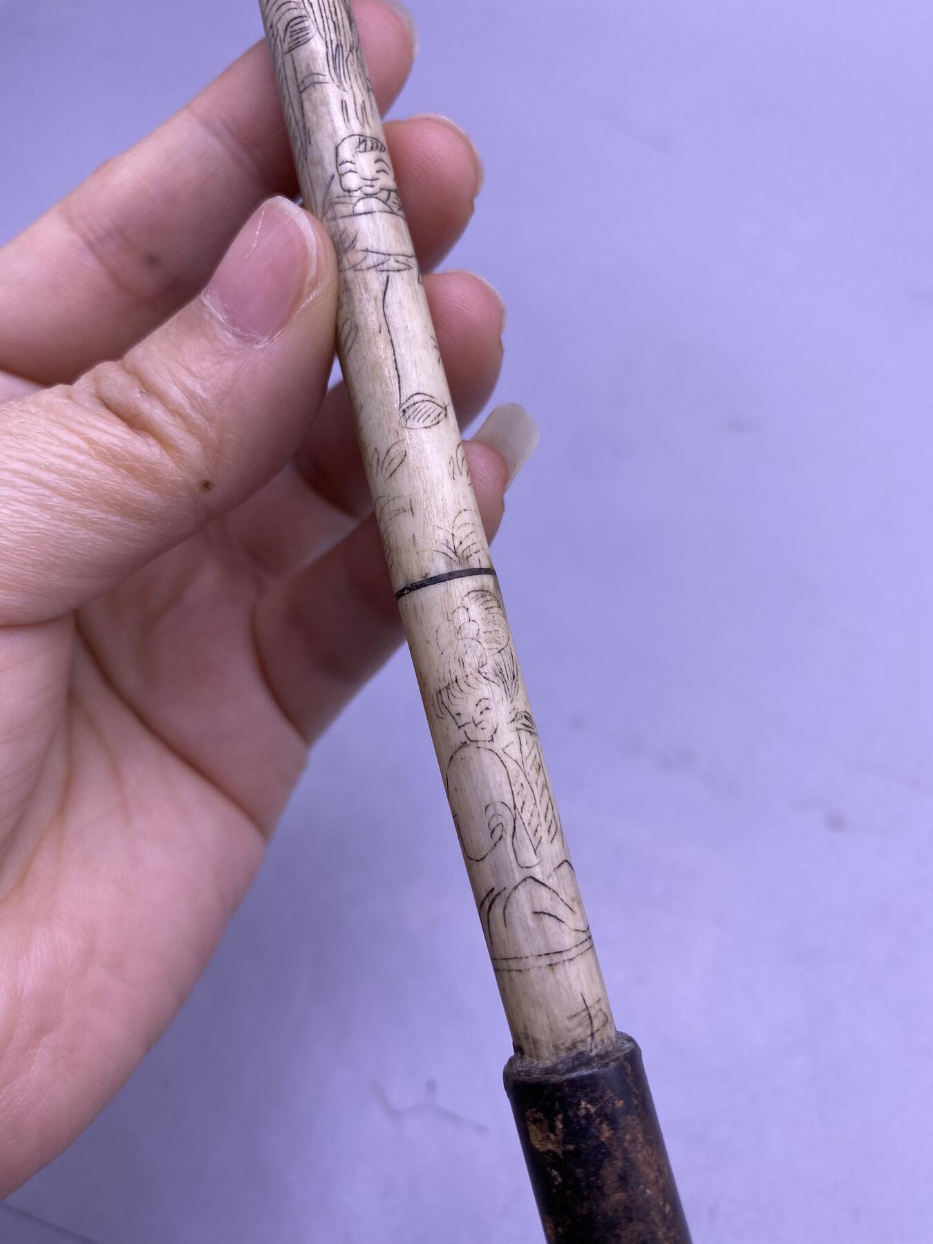 老骨雕人物烟枪，尺寸24厘米，品相如图，200包快递