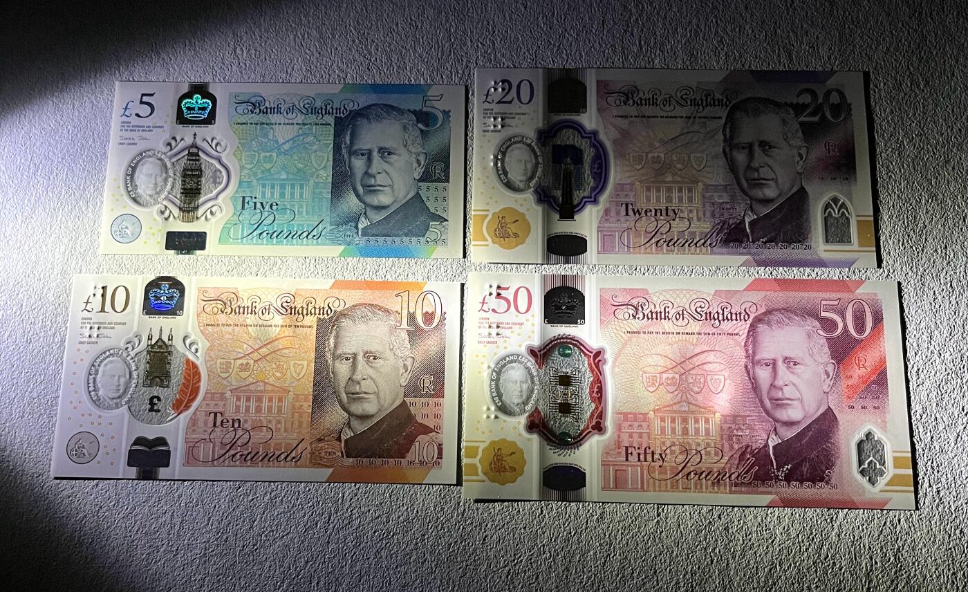 澳门钞、老台币、直布罗陀样钞、英国查尔斯国王新版英镑纸币首发冠千位号，台湾宝星奖章、联勤荣誉纪念章，韩国/哈萨克斯坦套币纪念币，图瓦卢/台湾生肖银币、陈水扁入职银币、台湾精制套币等。彼得堡世界钱币勋章拍卖第117期 英国2024年新版5-10-20-50英镑塑料钞4枚全套纸币，查尔斯国王、全新品相。首发冠千位全同号、第2497号