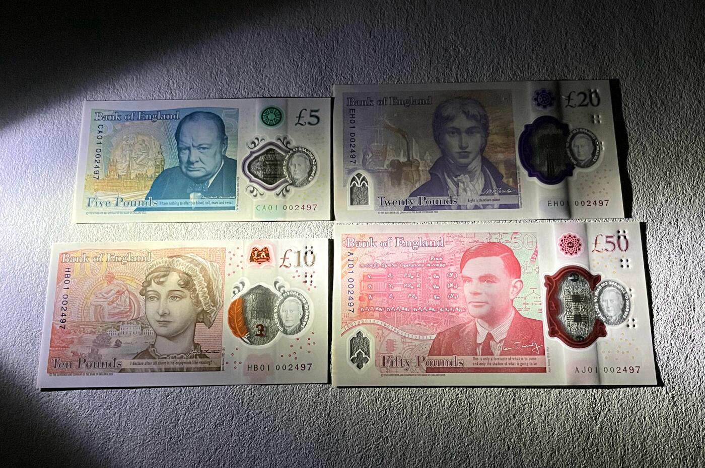 澳门钞、老台币、直布罗陀样钞、英国查尔斯国王新版英镑纸币首发冠千位号，台湾宝星奖章、联勤荣誉纪念章，韩国/哈萨克斯坦套币纪念币，图瓦卢/台湾生肖银币、陈水扁入职银币、台湾精制套币等。彼得堡世界钱币勋章拍卖第117期 英国2024年新版5-10-20-50英镑塑料钞4枚全套纸币，查尔斯国王、全新品相。首发冠千位全同号、第2497号