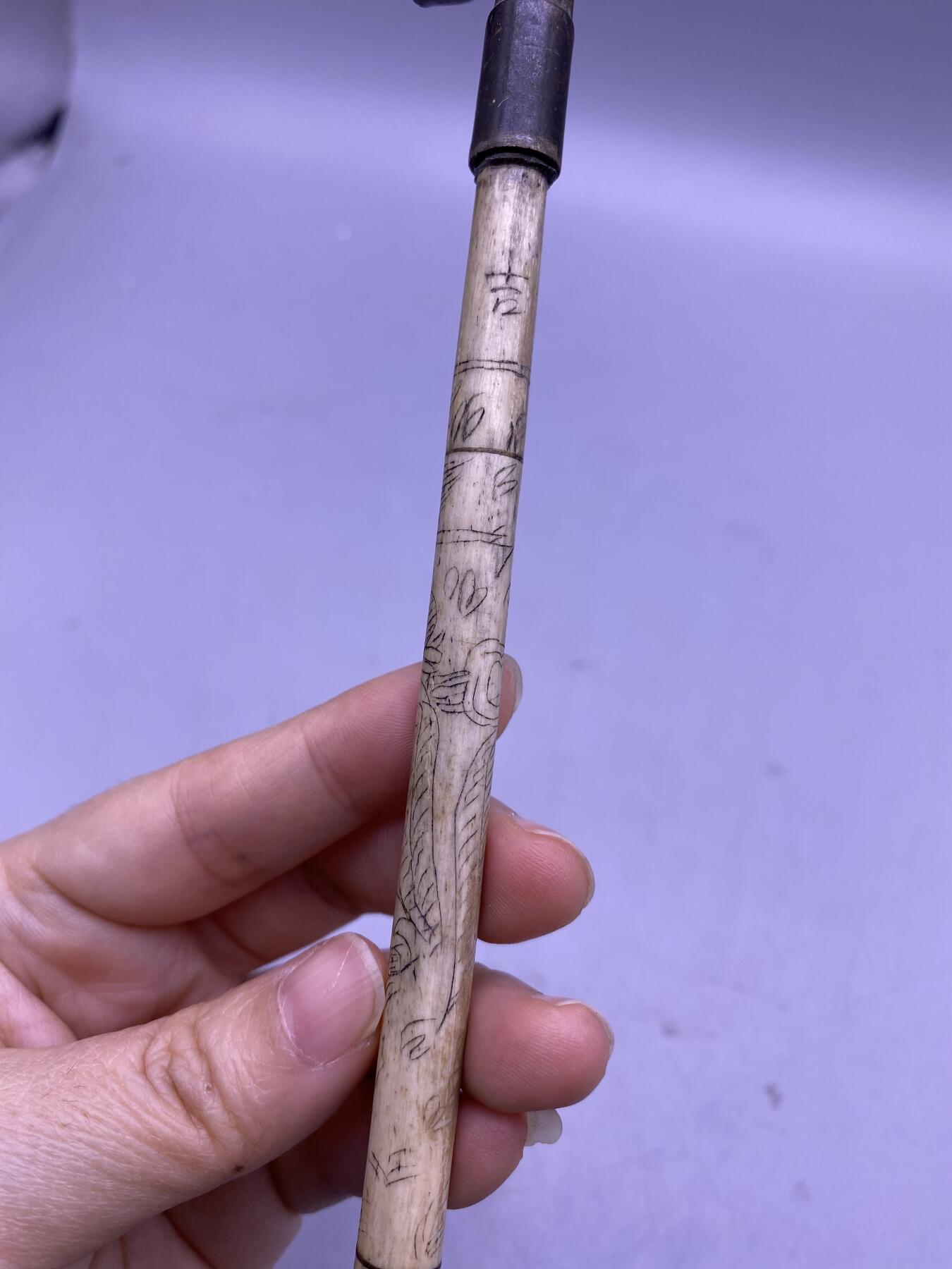老骨雕人物烟枪，尺寸24厘米，品相如图，200包快递
