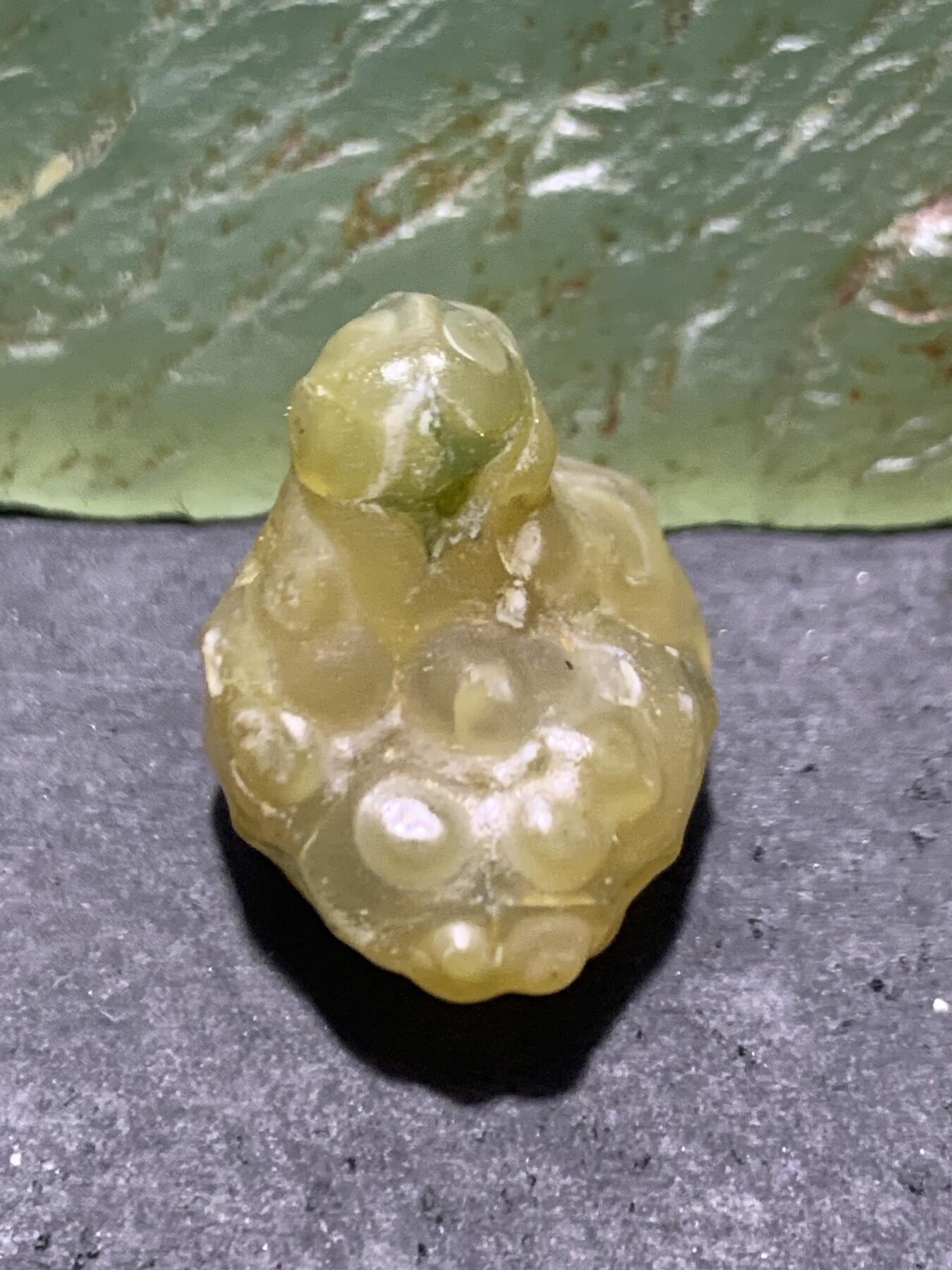 精美阿拉善戈壁筋脉石小原石一颗，