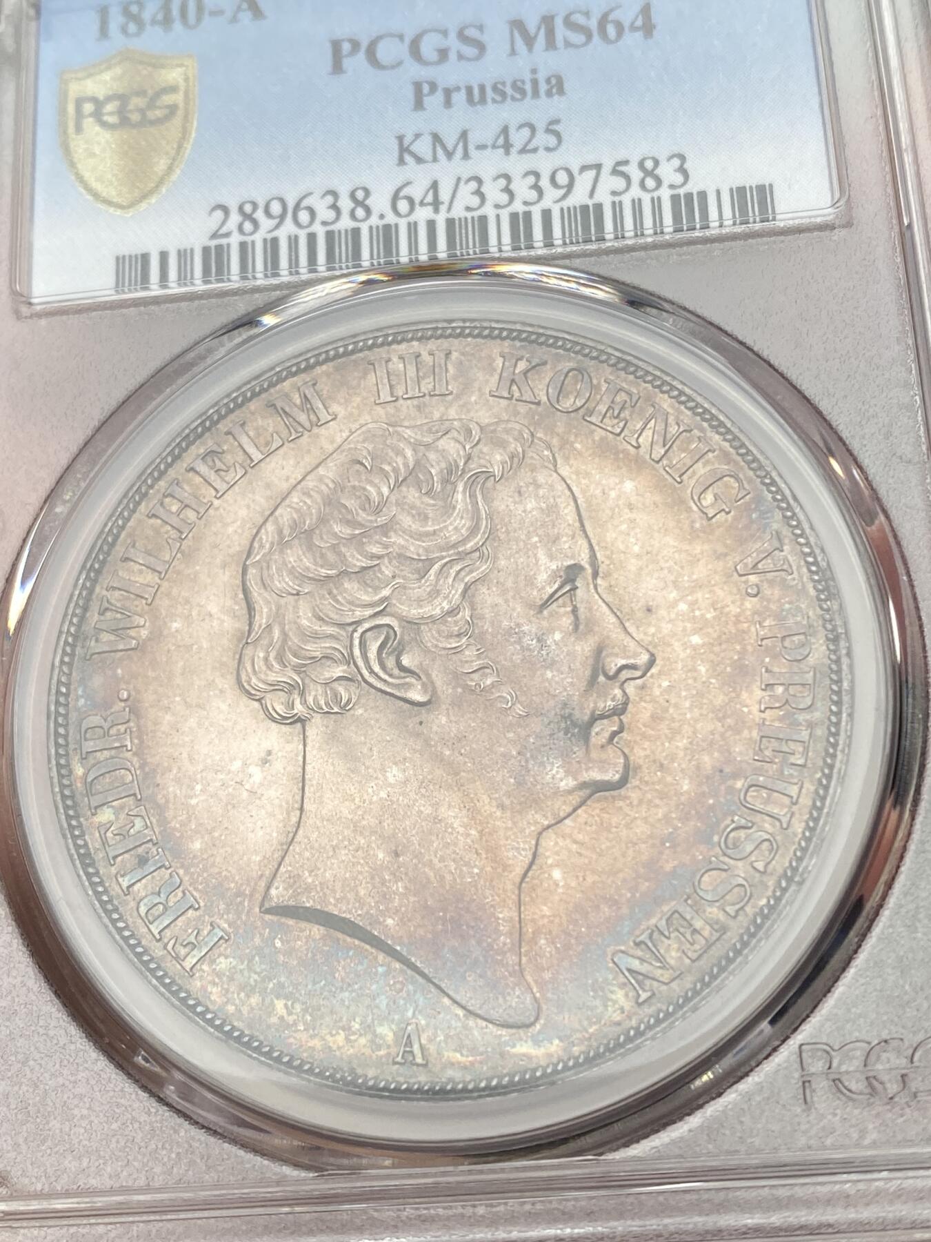万国钱币拍卖第040期（万国2025新年大拍） PCGS MS64 1840年德国普鲁士威廉三世纹章2泰勒 仅两年发行的威廉三世系列，普鲁士2t中不可或缺的一环，原味渐变五彩，全深打顶级状态，PC唯一冠军分&封面广告币，几乎无法超越的品相。