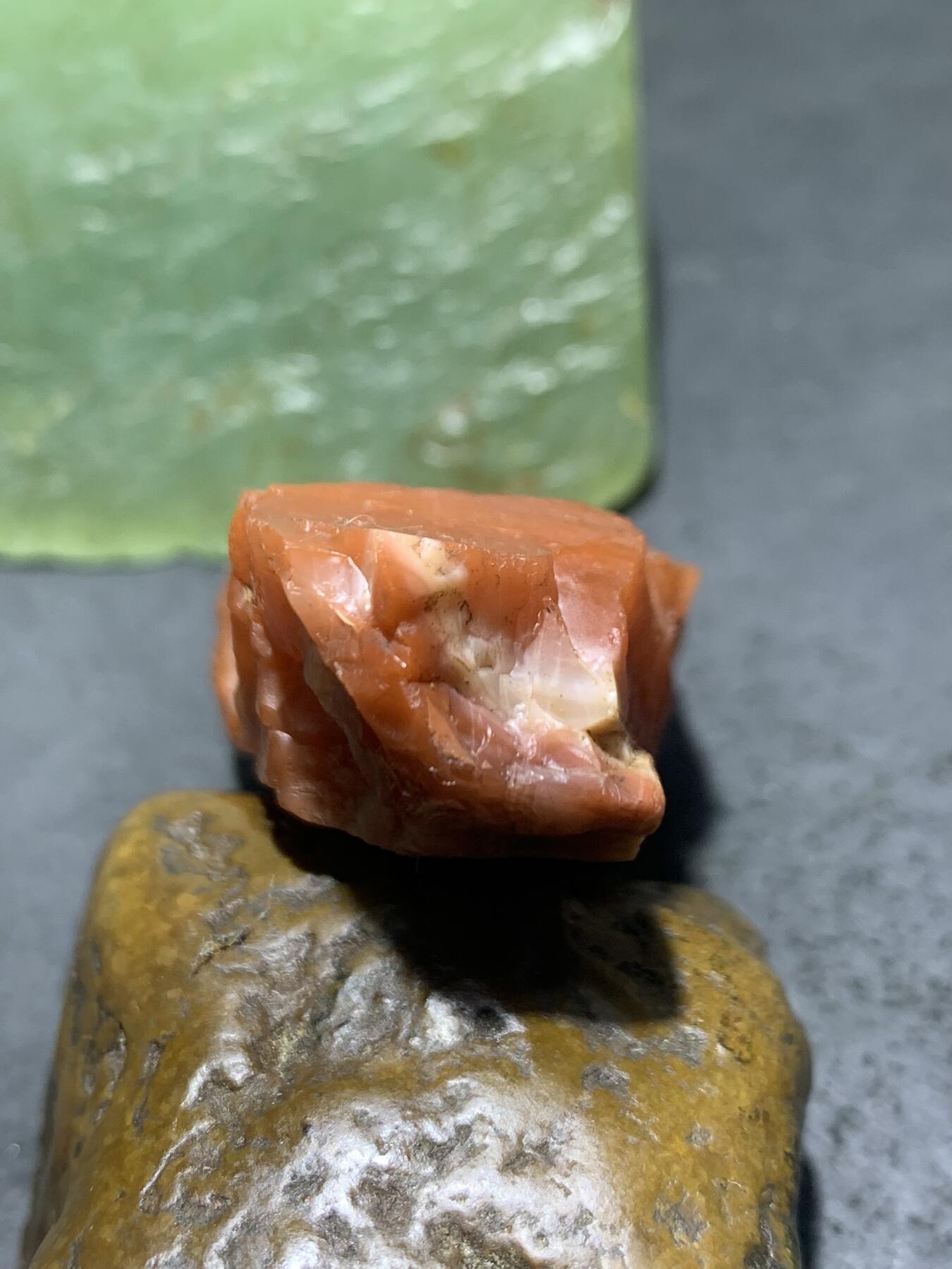 精美原皮冰红大开窗料南红玛瑙原石一颗，