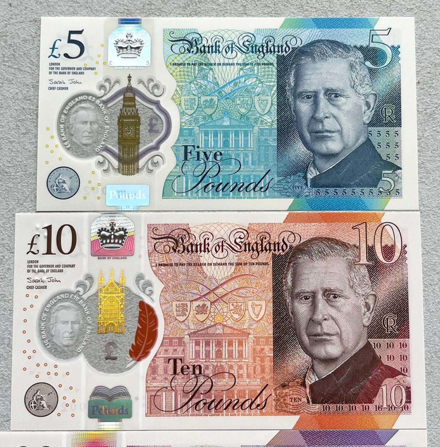 澳门钞、老台币、直布罗陀样钞、英国查尔斯国王新版英镑纸币首发冠千位号，台湾宝星奖章、联勤荣誉纪念章，韩国/哈萨克斯坦套币纪念币，图瓦卢/台湾生肖银币、陈水扁入职银币、台湾精制套币等。彼得堡世界钱币勋章拍卖第117期 英国2024年新版5-10-20-50英镑塑料钞4枚全套纸币，查尔斯国王、全新品相。首发冠千位全同号、第2497号