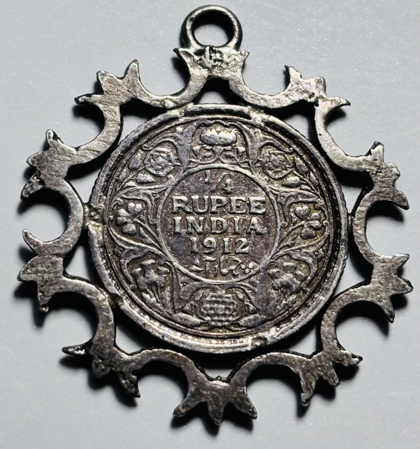 文馨钱币收藏第 203 场，英系套册纪念币，古铜币 精美吊坠 1912 年英属印度 1/4 卢比银币