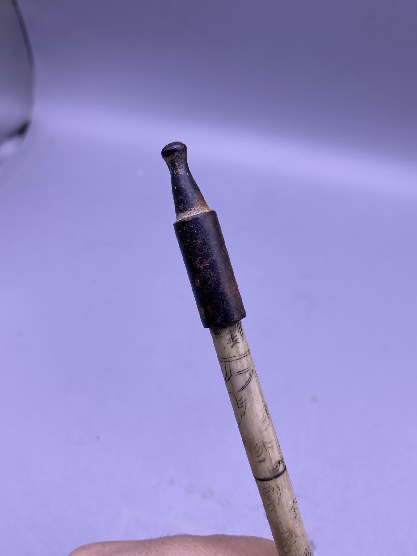 老骨雕人物烟枪，尺寸24厘米，品相如图，200包快递