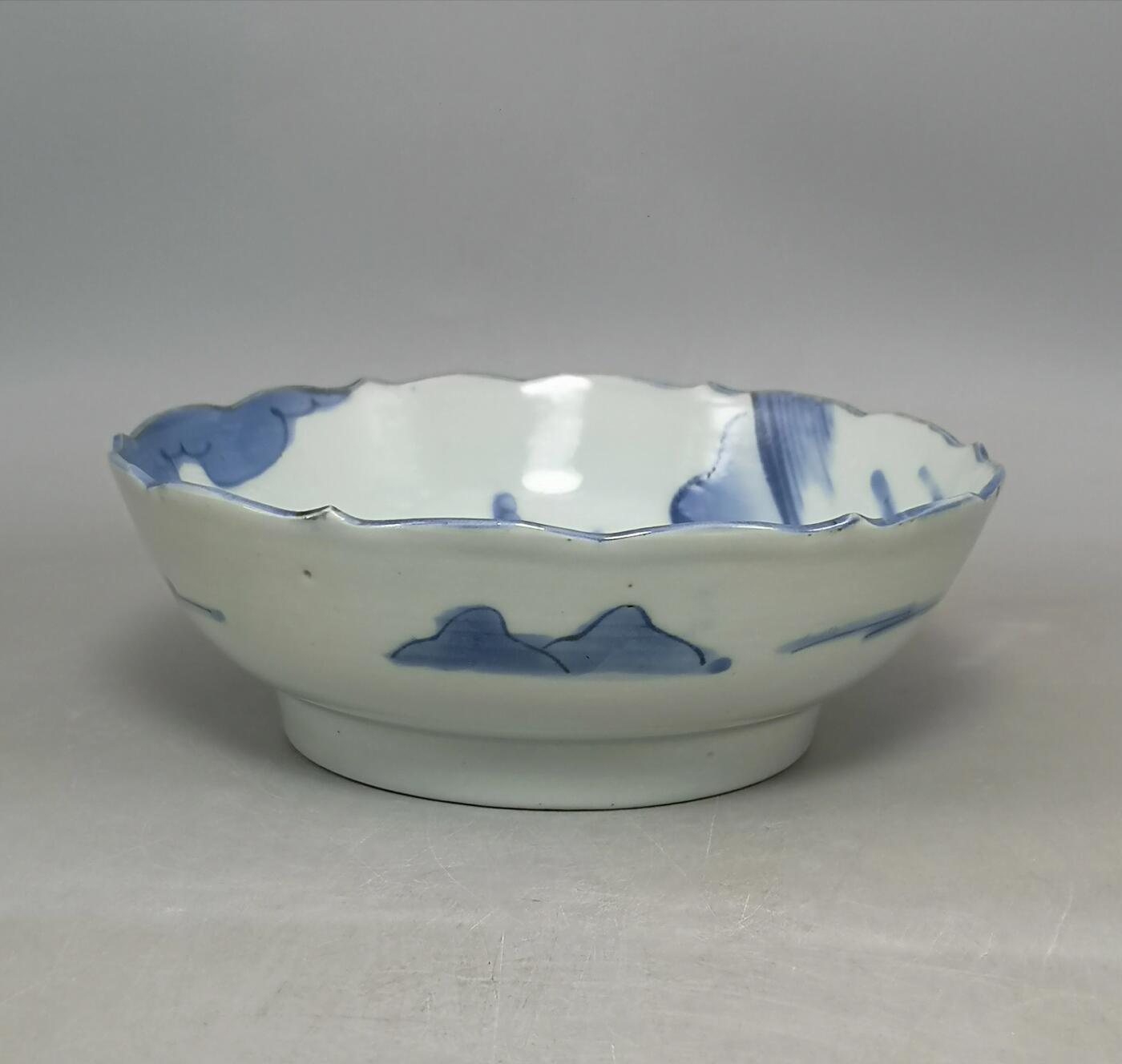 明清瓷器 晚清时期日本青花山水纹菱花口盘