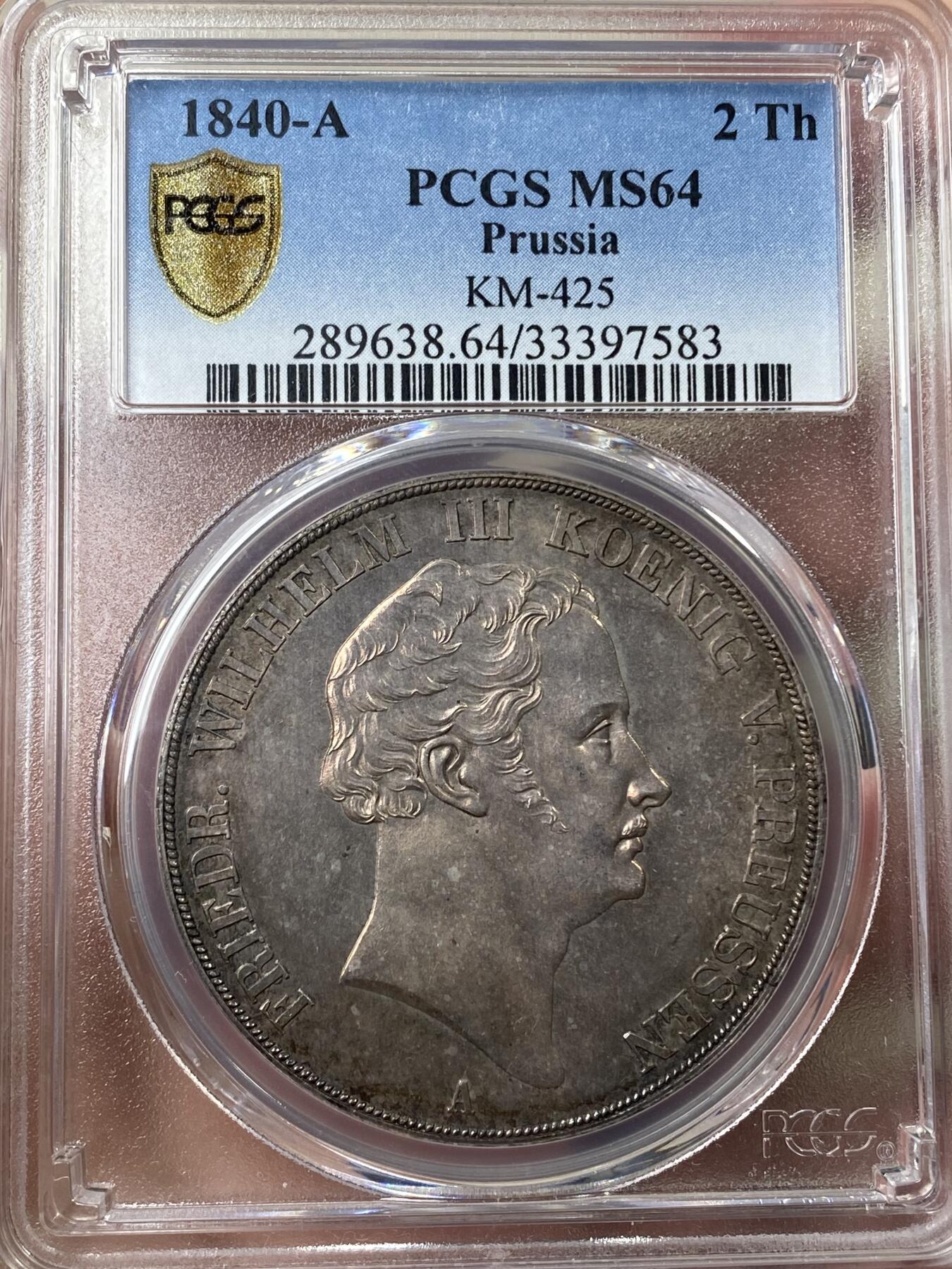 万国钱币拍卖第040期（万国2025新年大拍） PCGS MS64 1840年德国普鲁士威廉三世纹章2泰勒 仅两年发行的威廉三世系列，普鲁士2t中不可或缺的一环，原味渐变五彩，全深打顶级状态，PC唯一冠军分&封面广告币，几乎无法超越的品相。