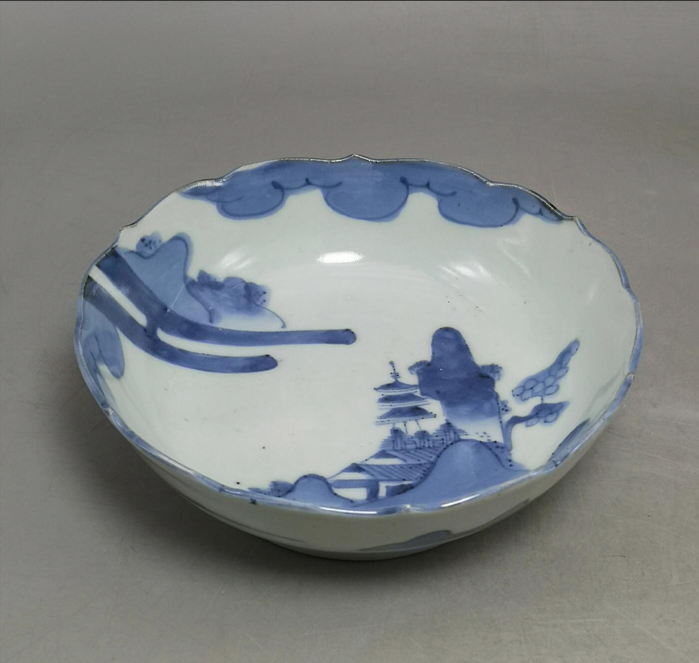 明清瓷器 晚清时期日本青花山水纹菱花口盘