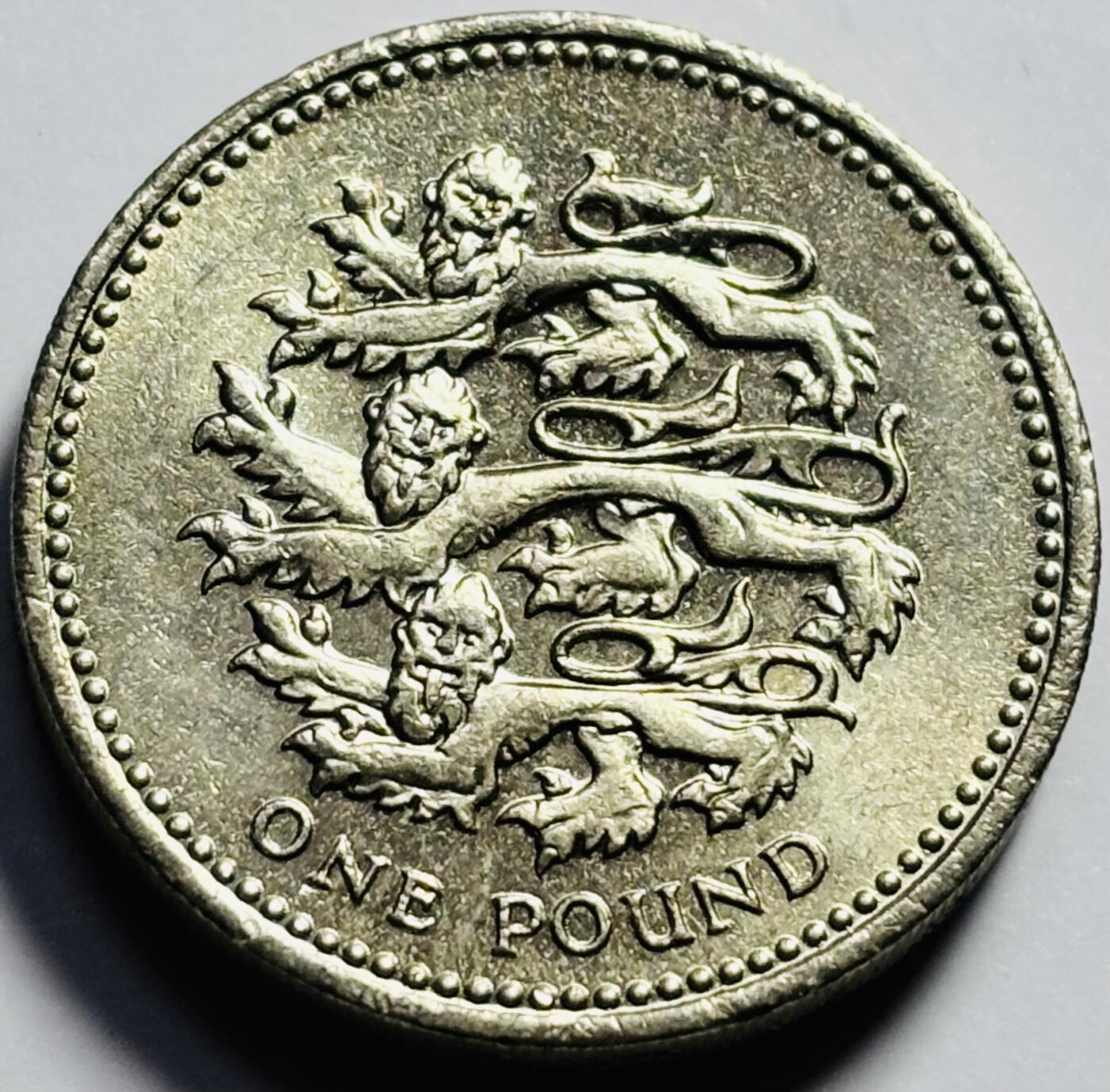 文馨钱币收藏第 203 场，英系套册纪念币，古铜币 少见好品 2002 年英国老版 1 镑，英格兰三狮