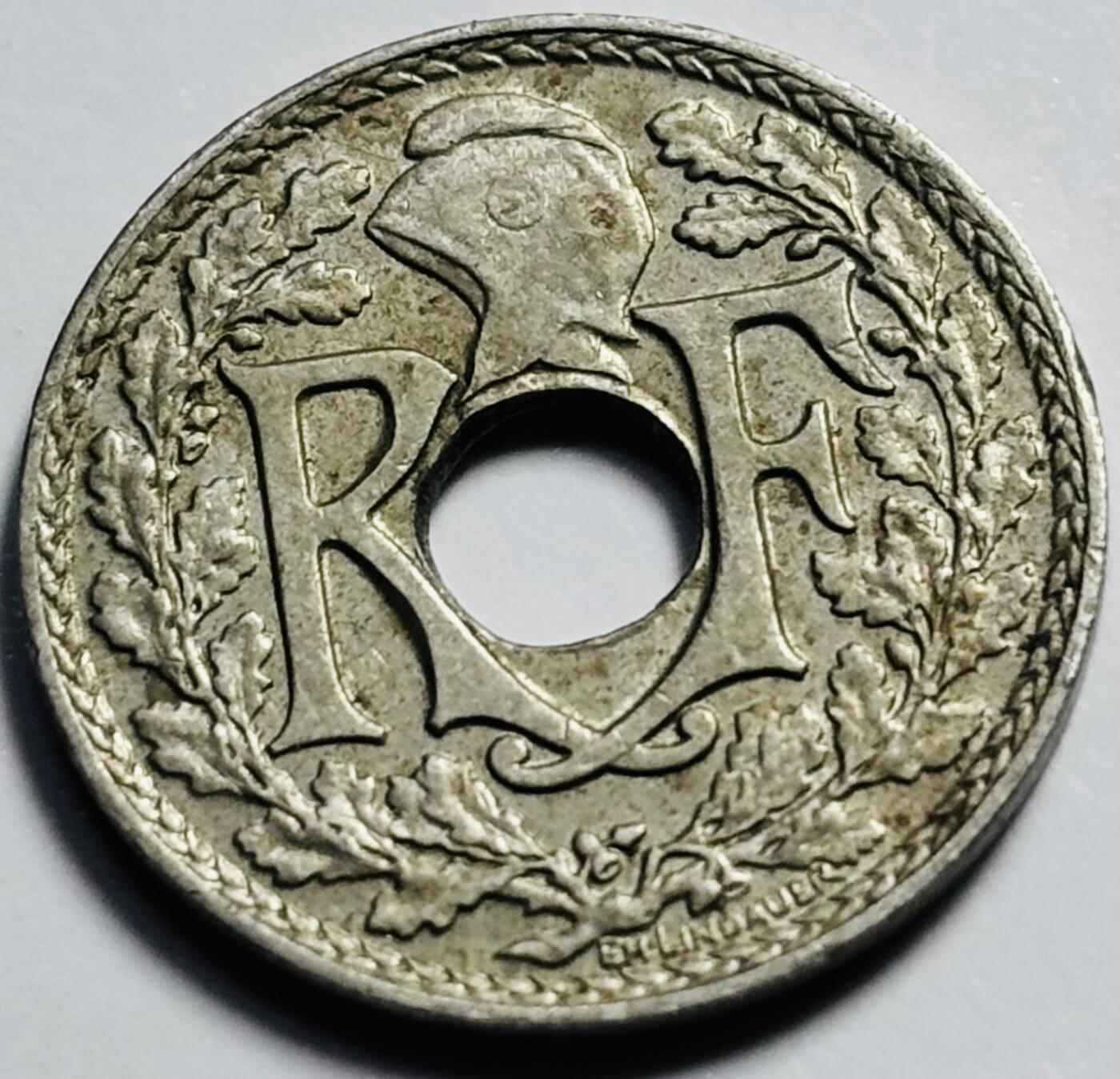 文馨钱币收藏第 203 场，英系套册纪念币，古铜币 好品 1939 年法国二战时期 5 分
