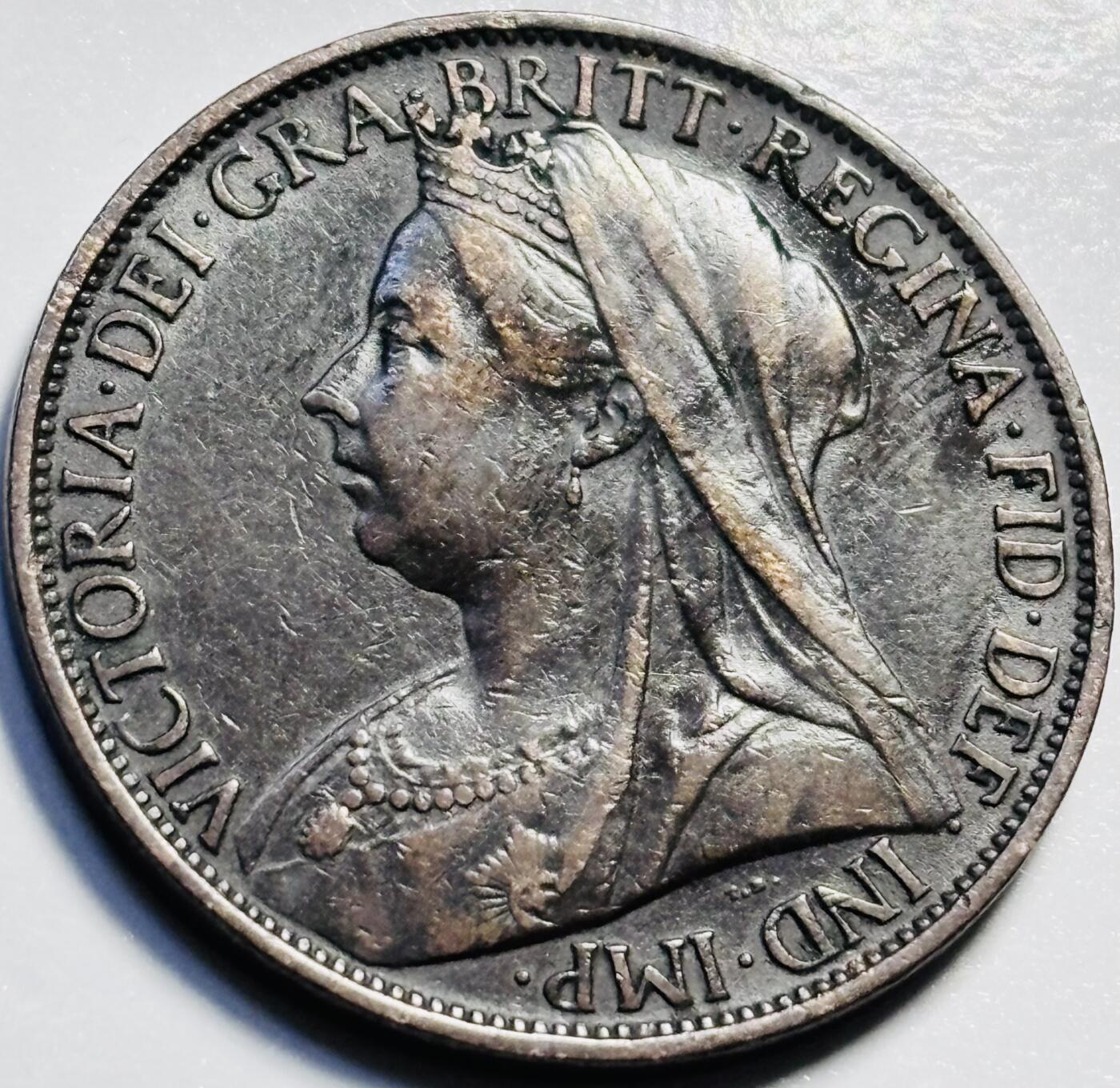 文馨钱币收藏第 203 场，英系套册纪念币，古铜币 少见极美品 1900 年英国维多利亚披纱版 1 便士古铜币