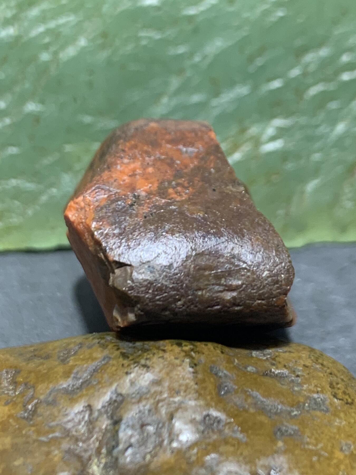 精美大开窗原皮包浆料南红玛瑙原石一颗，