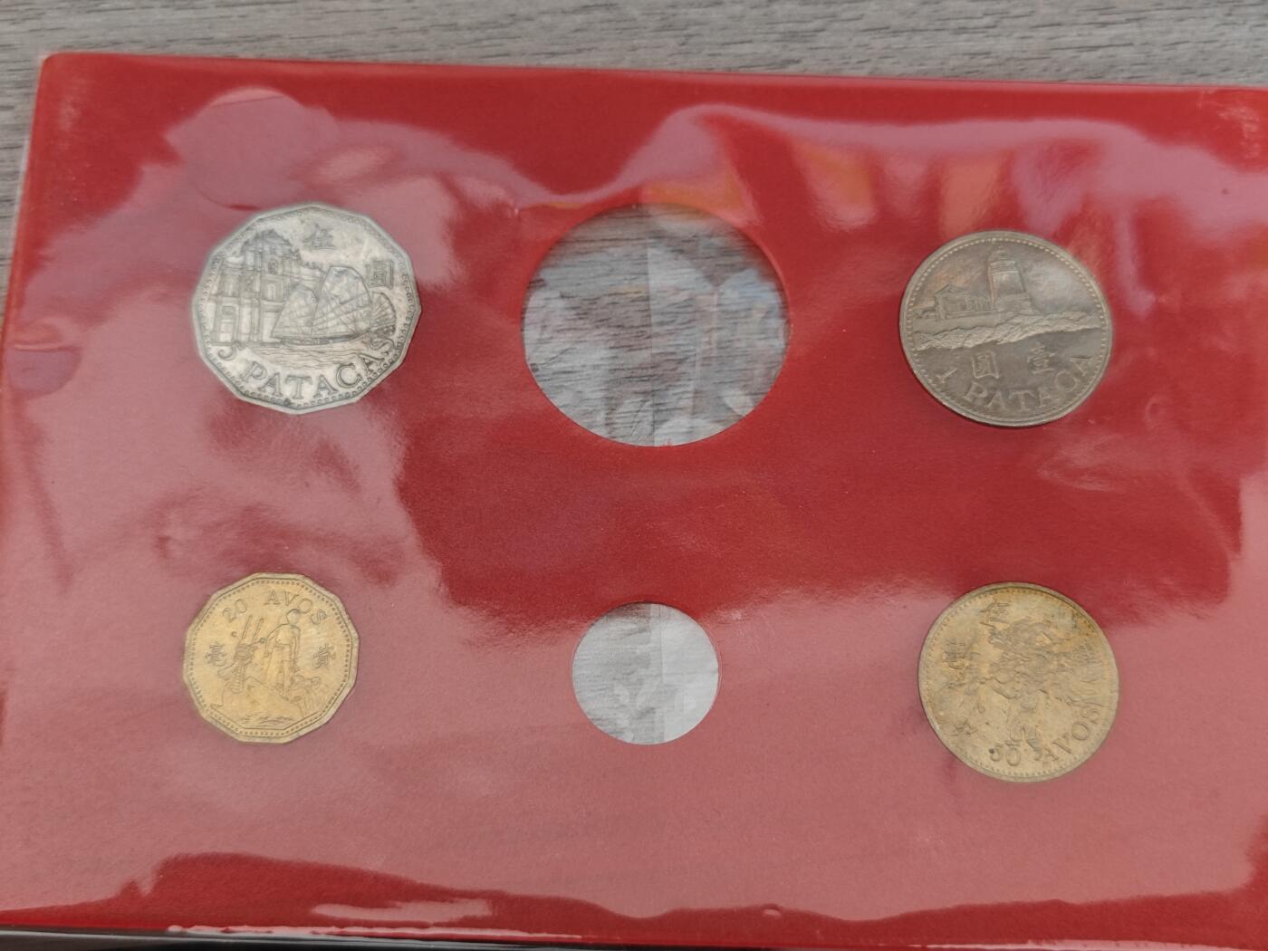 小小杂货铺22期  满五十包邮 可寄存 一元佣金 （银币、散币） 澳门套币五枚（面值6.8元）