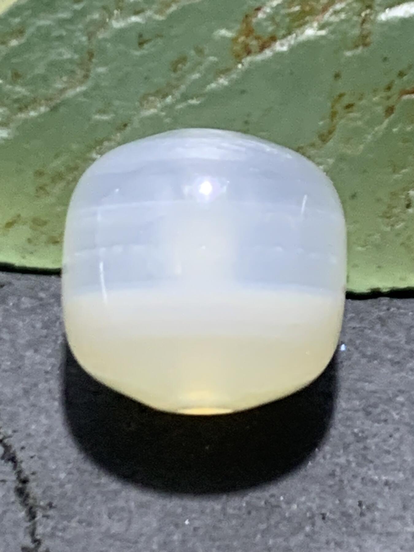 精美高玉化天地荔枝冻玛瑙老形桶珠一颗